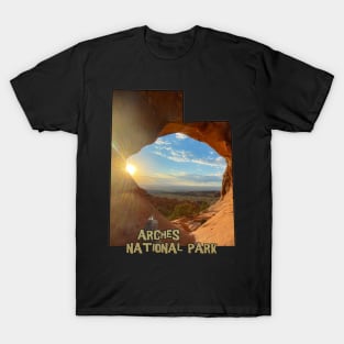 Utah Outline (Arches National Park - Partition Arch) T-Shirt